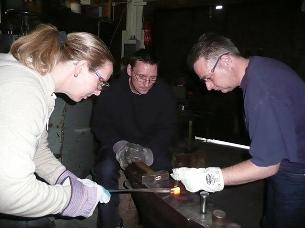 Trauring-Schmiedekurs Brautpaar 6 Bild 1