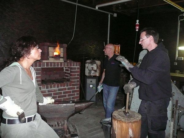 Trauring-Schmiedekurs Brautpaar 2 Bild 3