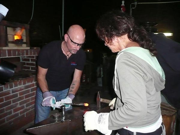 Trauring-Schmiedekurs Brautpaar 2 Bild 4