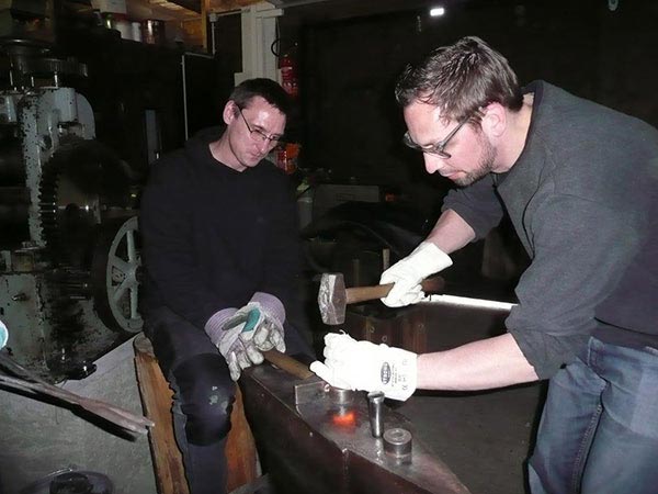 Trauring-Schmiedekurs Brautpaar 1 Bild 3